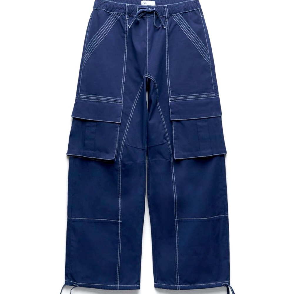 Zara - TOPSTITCHED CARGO PANTS
Ink Blue